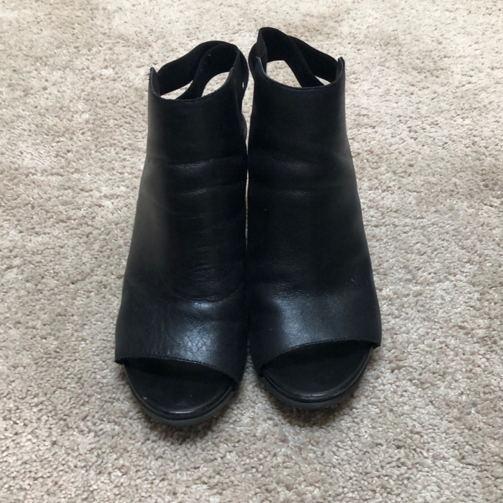 Reaction Keneth Coke Black Heels